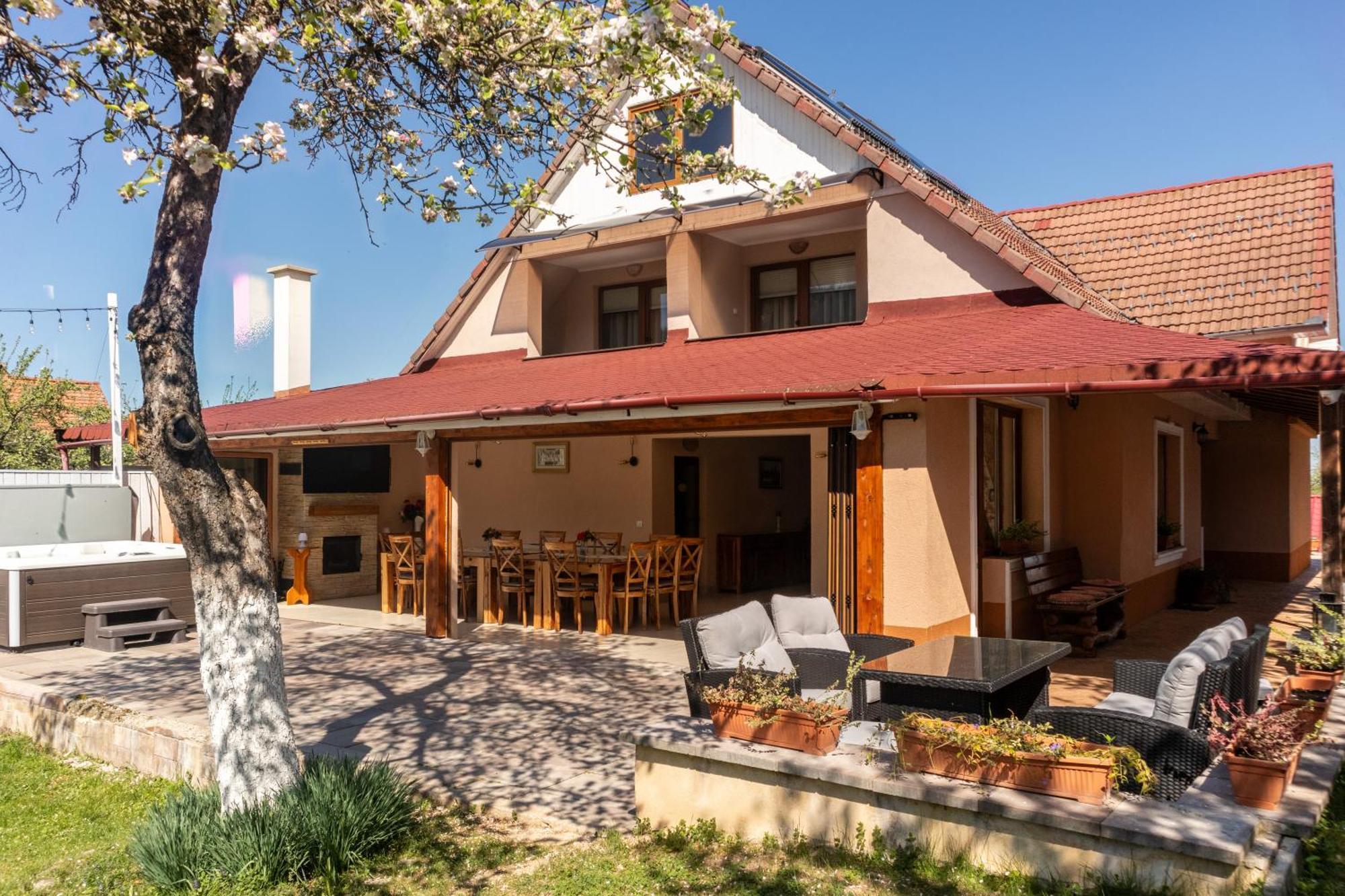 Vila Crisalia Sibiel -Sibiu (Adults Only) Hotel Buitenkant foto